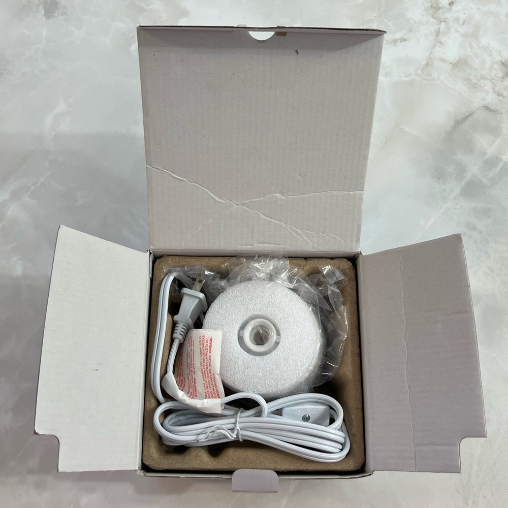 Scentsy White Tabletop Base For Ceramic Plug-In Nightlight Warmer With Bulb NEW